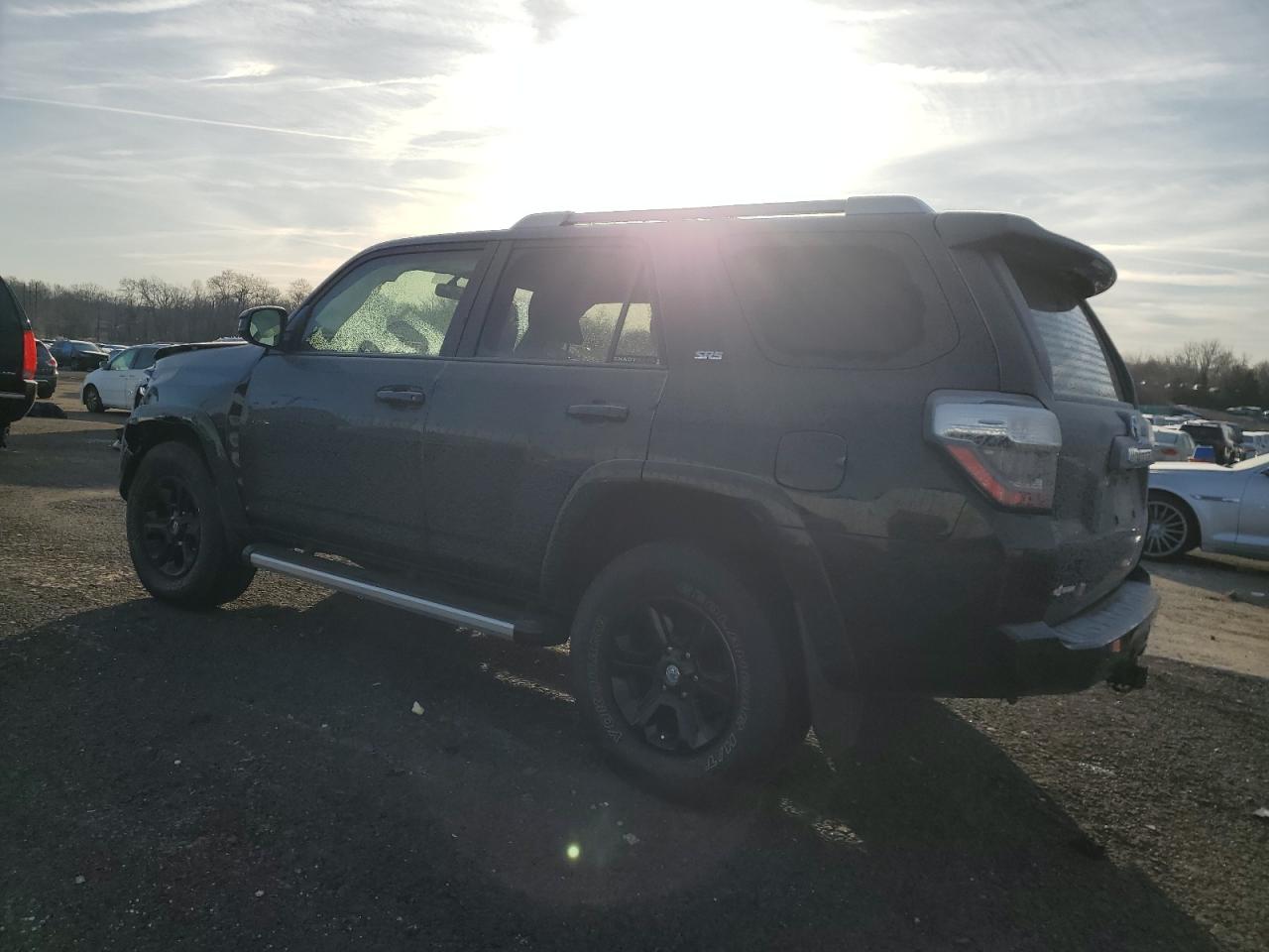 VIN JTEBU5JR6J5511624 2018 TOYOTA 4RUNNER no.2