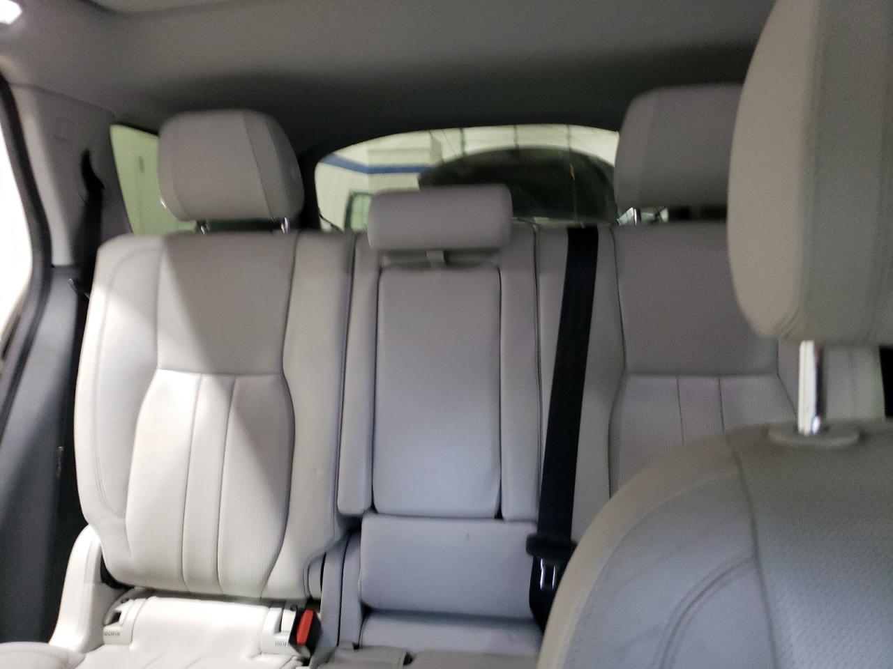 2018 Land Rover Discovery - Image 10