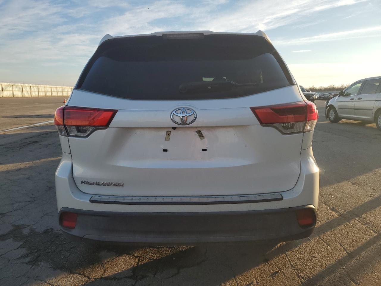 2019 Toyota Highlander - Image 6