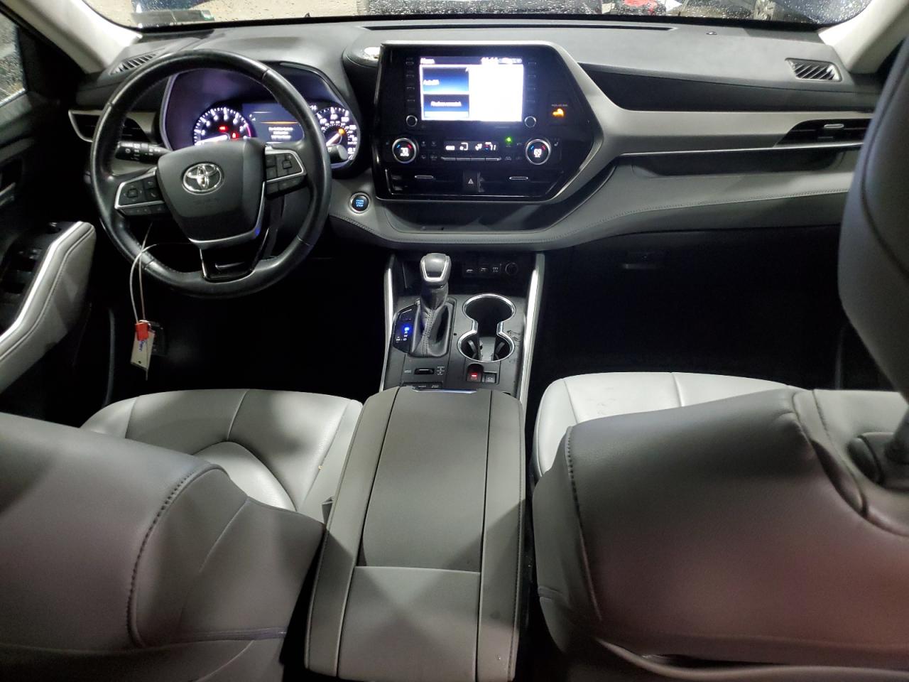 2020 Toyota Highlander - Image 8