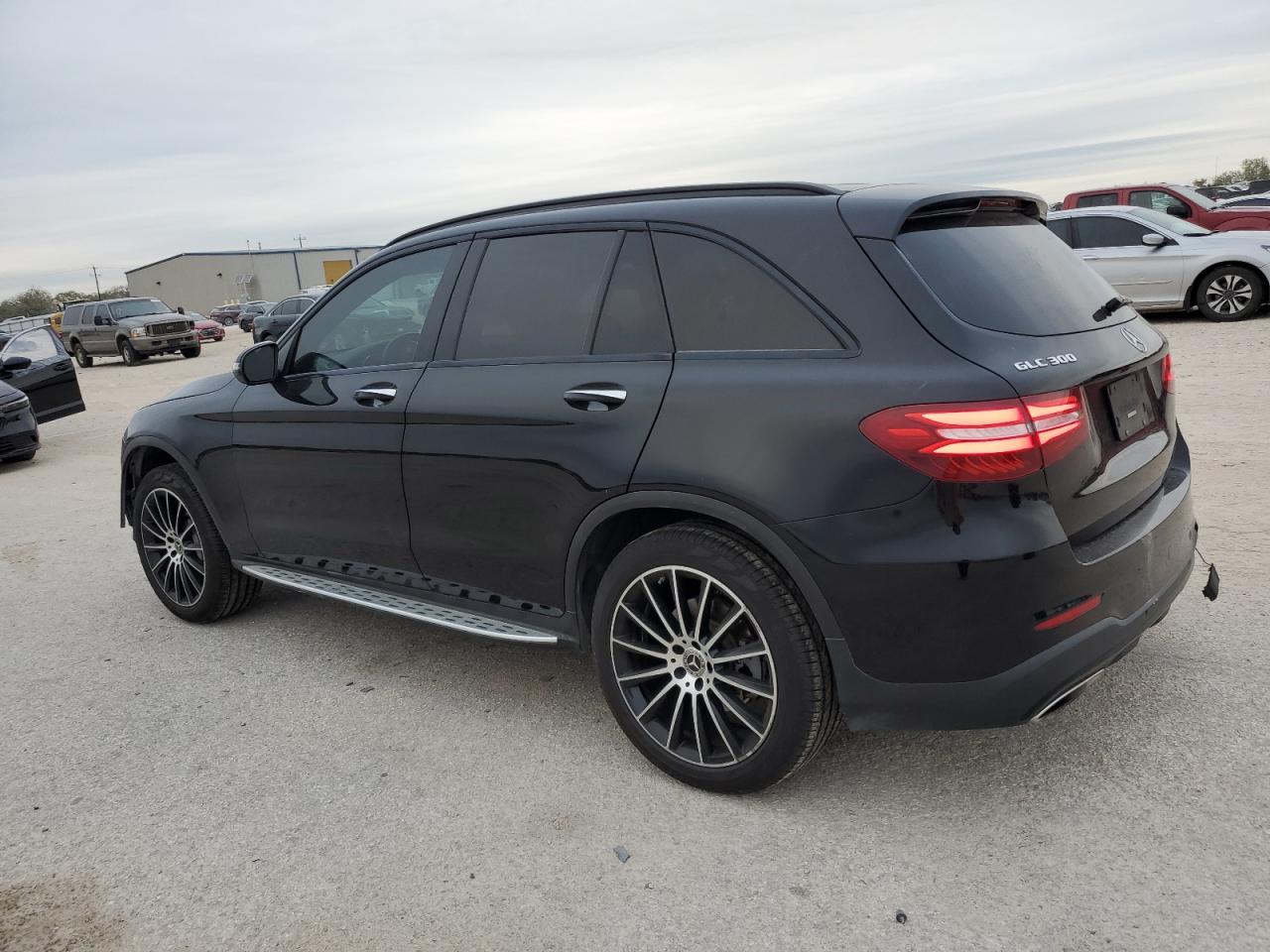 VIN WDC0G4JB1JV071516 2018 MERCEDES-BENZ GLC-CLASS no.2