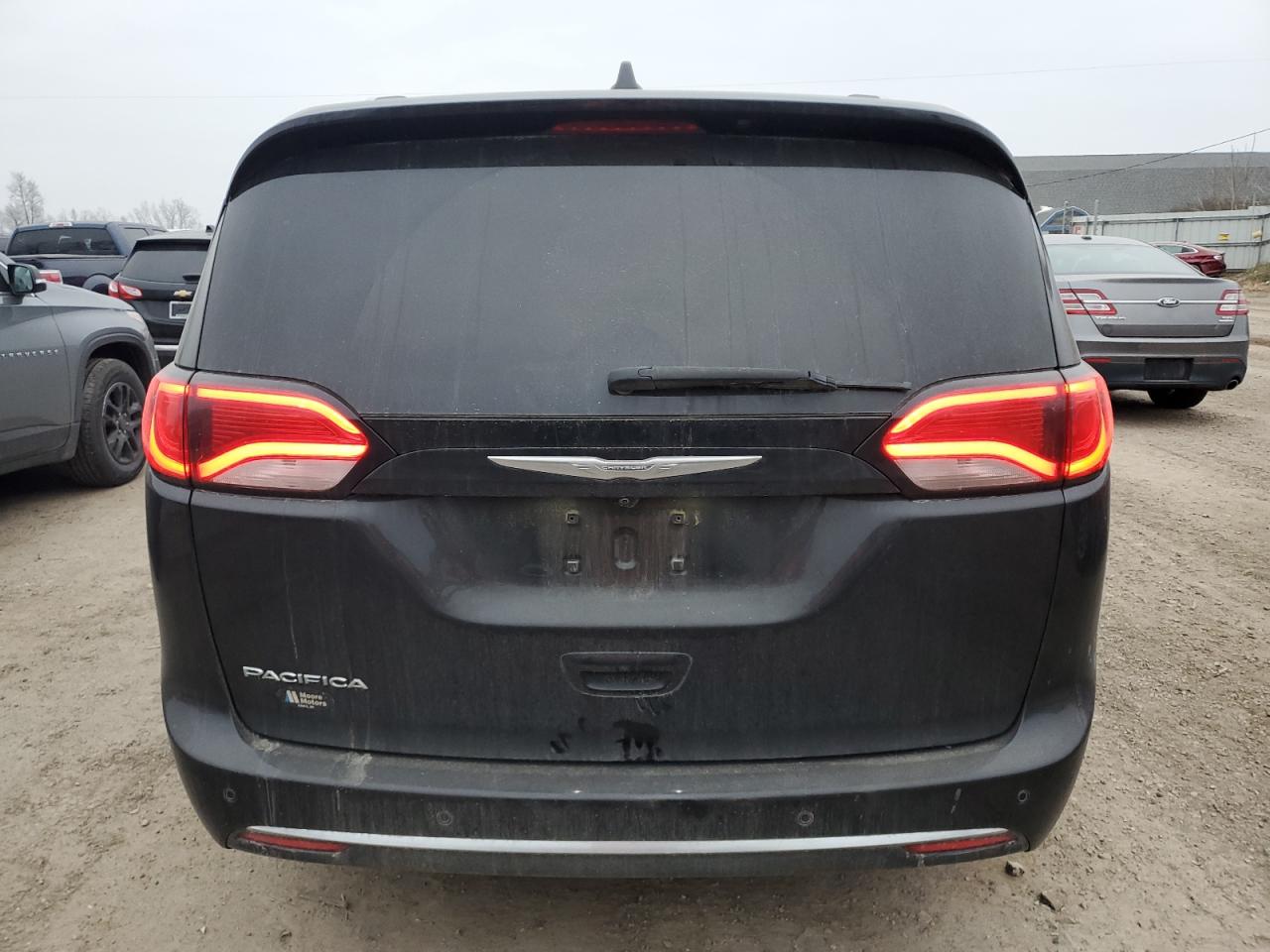 2017 Chrysler Pacifica - Image 6