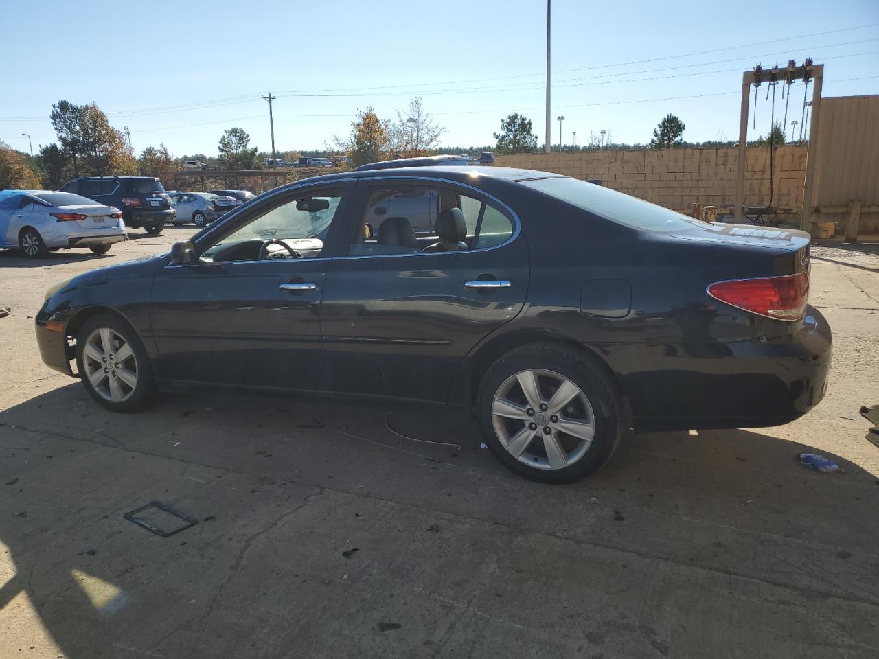 2005 Lexus ES - Image 2