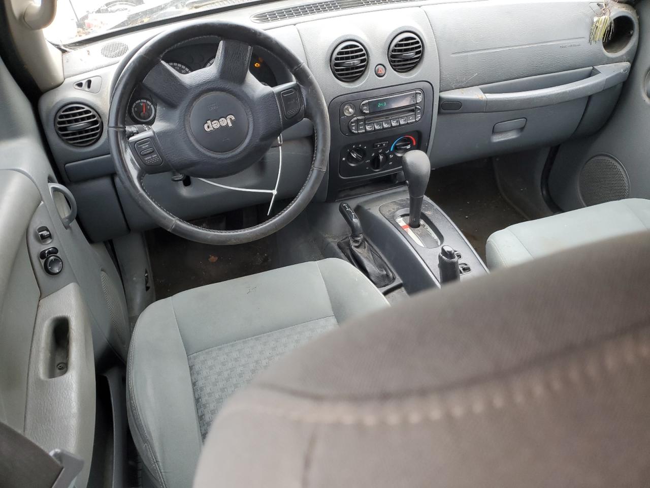 2005 Jeep Liberty (North America) - Image 8