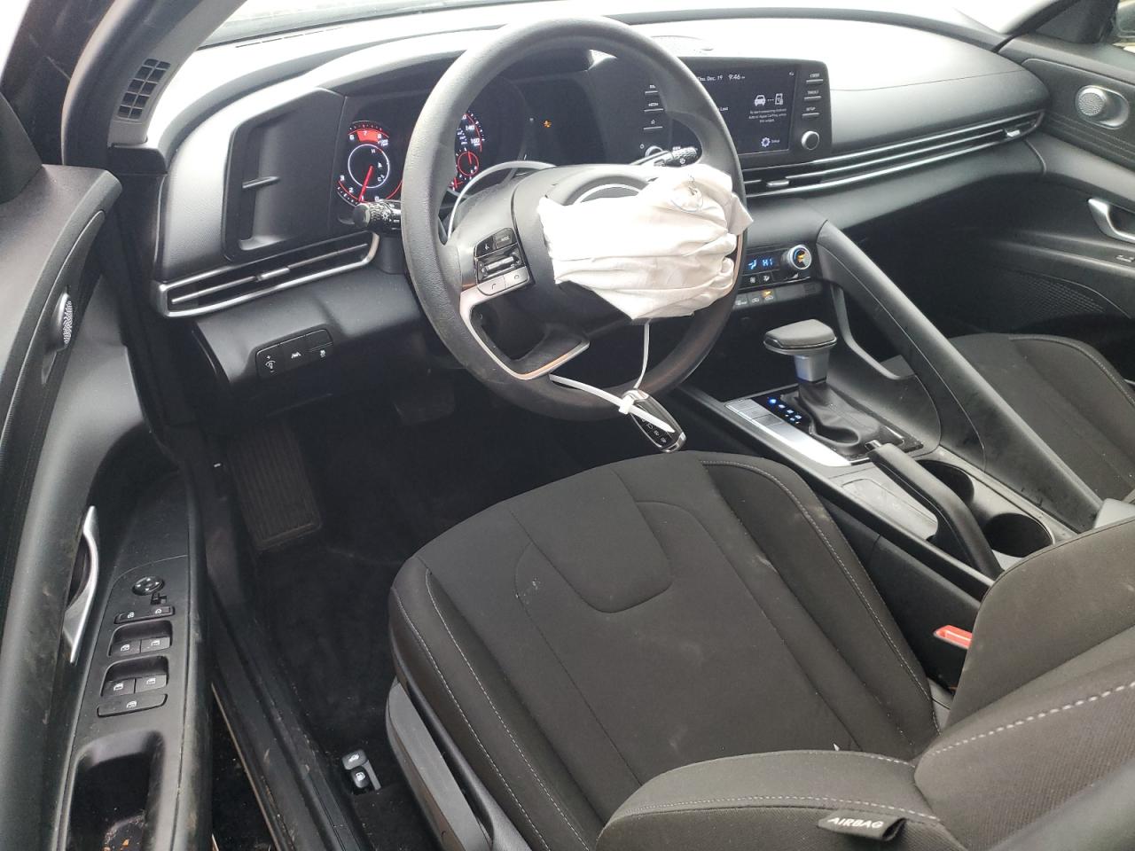 2023 Hyundai Elantra - Image 8