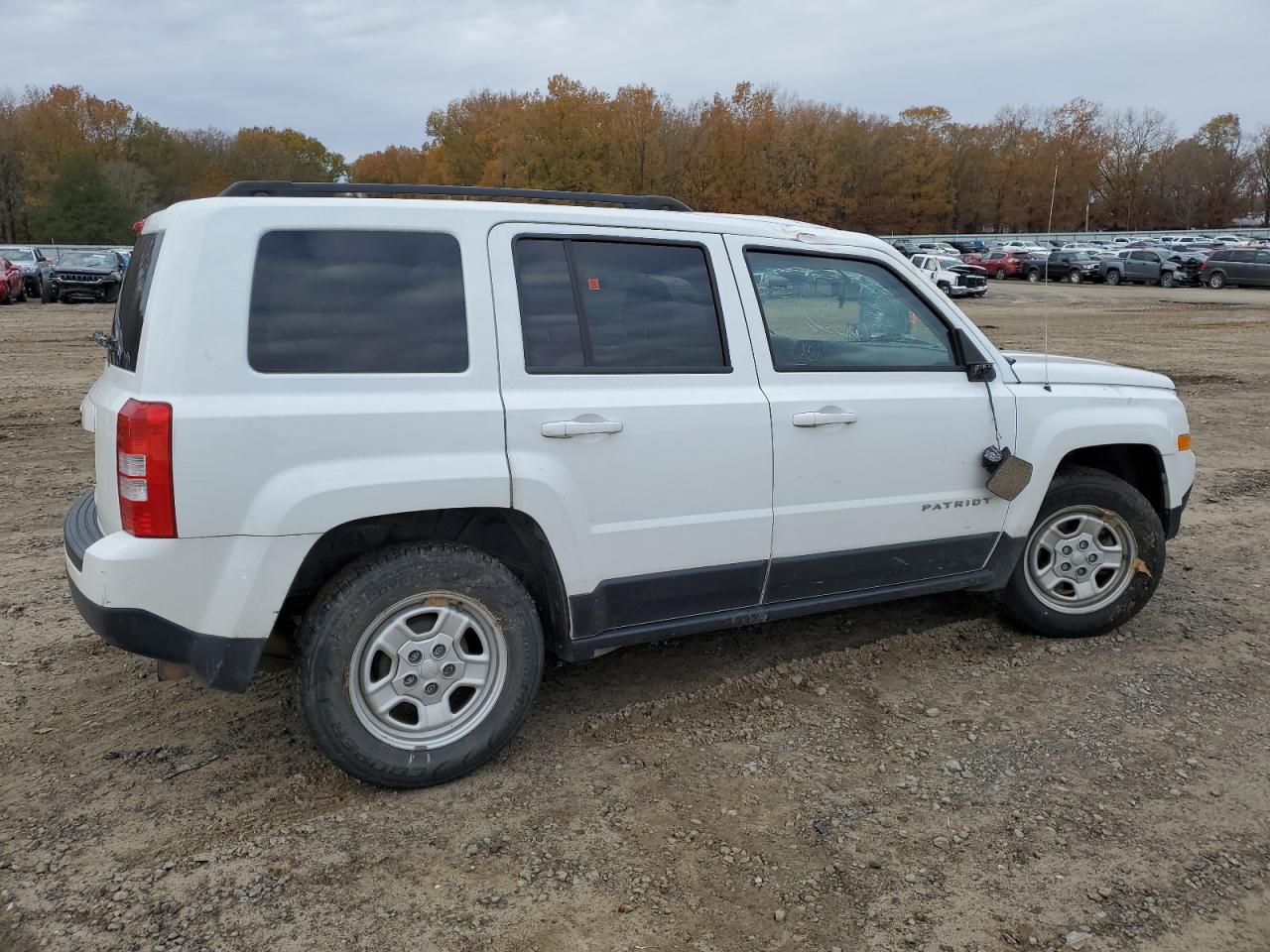 2016 Jeep Liberty (Patriot) - Image 3