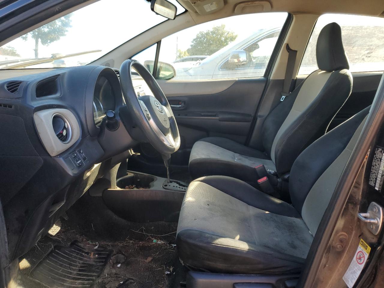 2012 Toyota Yaris - Image 7