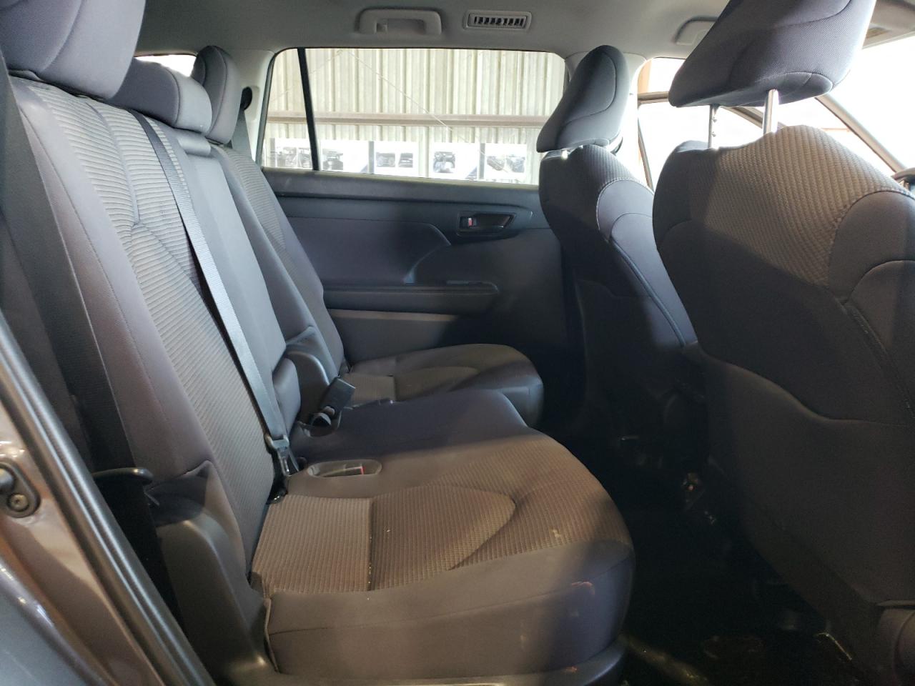 2022 Toyota Highlander - Image 11