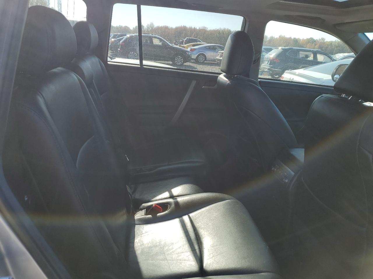 2012 Toyota Highlander - Image 11
