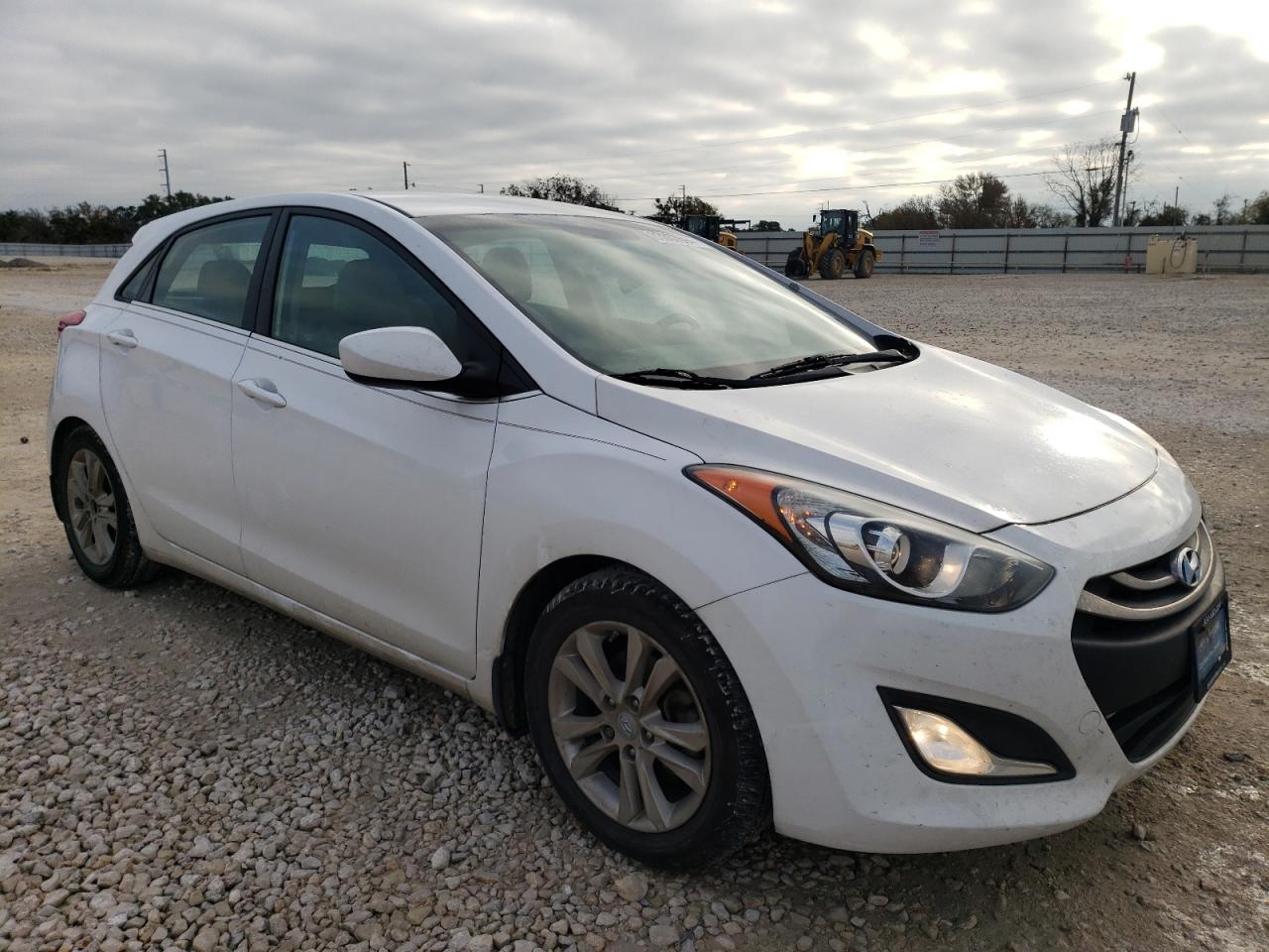 2013 Hyundai Elantra - Image 4