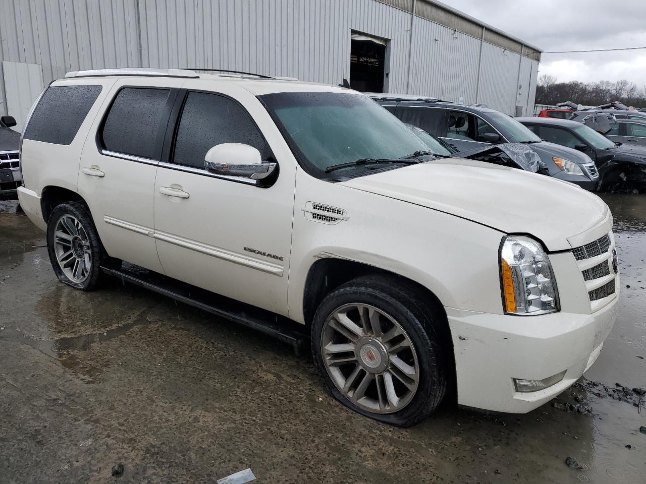 2013 Cadillac Escalade - Image 4