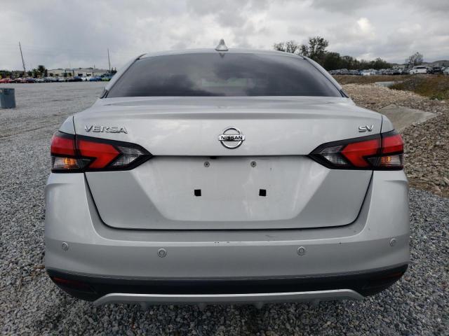  NISSAN VERSA 2021 Srebrny