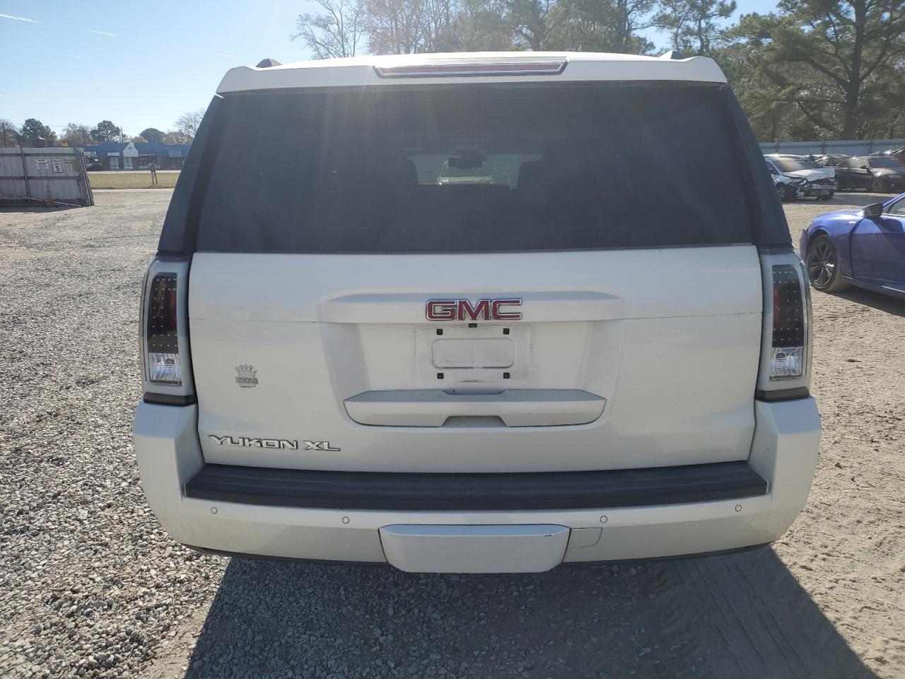 2015 GMC Yukon - Image 6