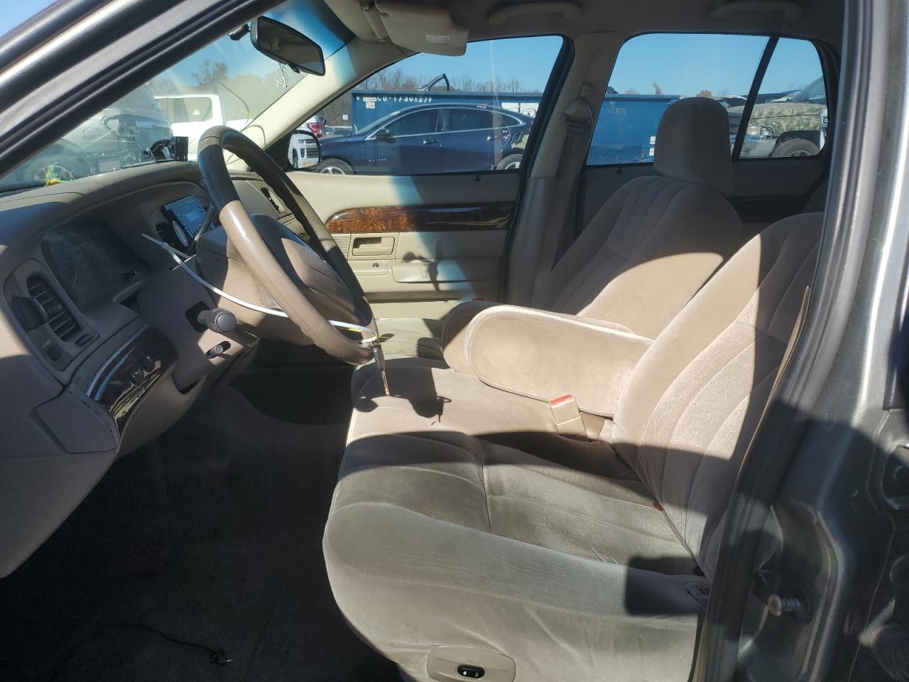 2004 Mercury Grand Marquis Gs VIN: 2MEFM74W24X644689 Lot: 83379424