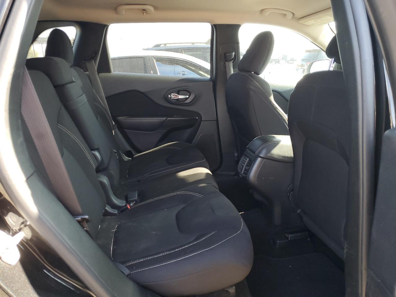 2016 Jeep Grand Cherokee - Image 11
