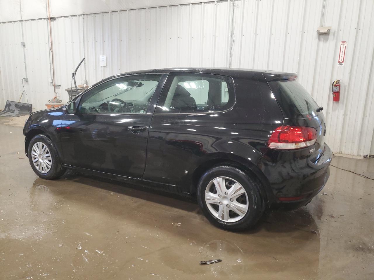 2010 Volkswagen Golf - Image 2