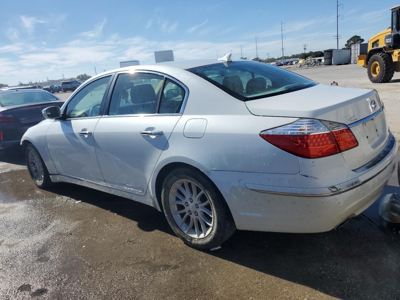 2011 Hyundai Genesis - Image 2