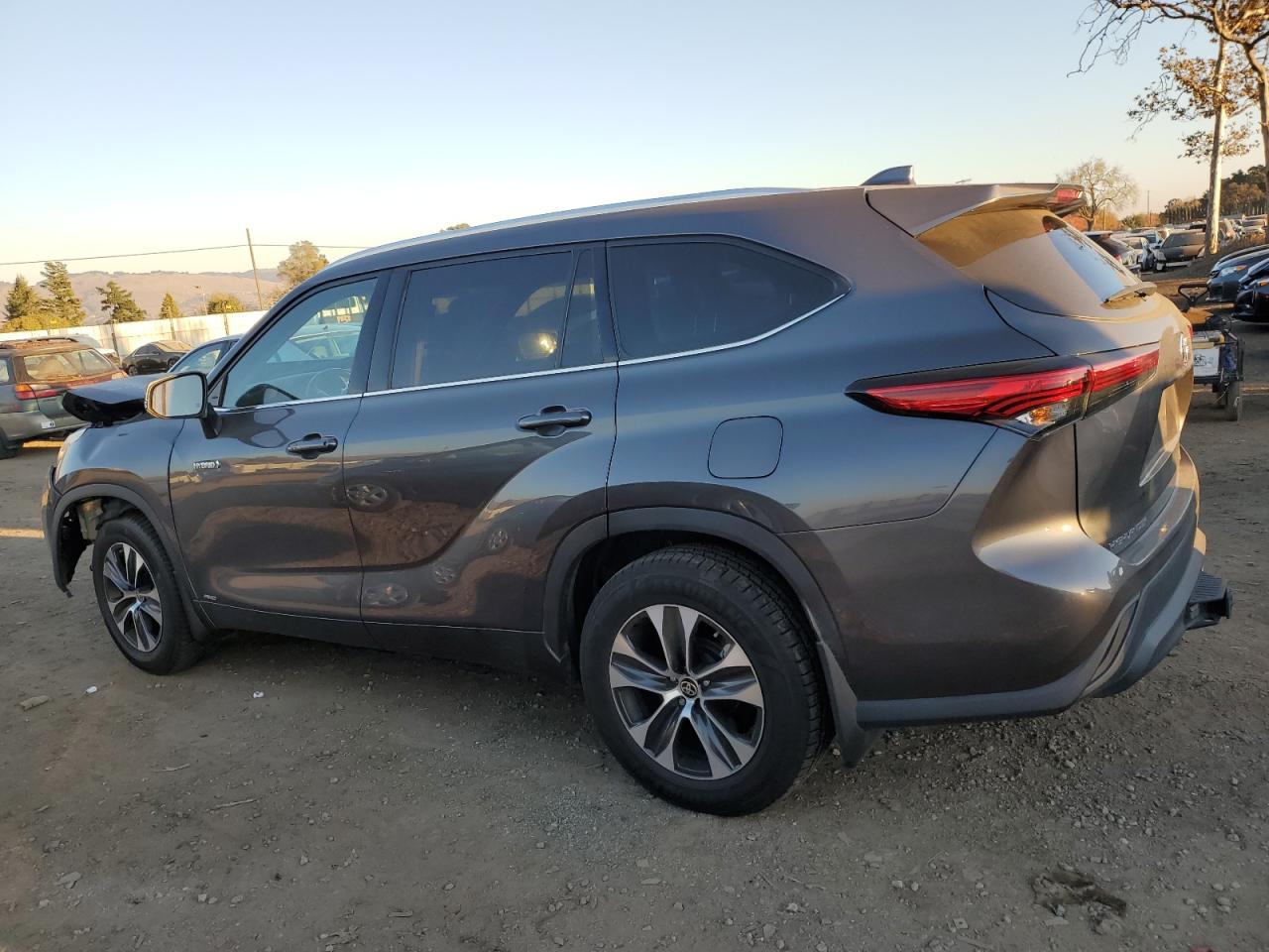 2021 Toyota Highlander - Image 2