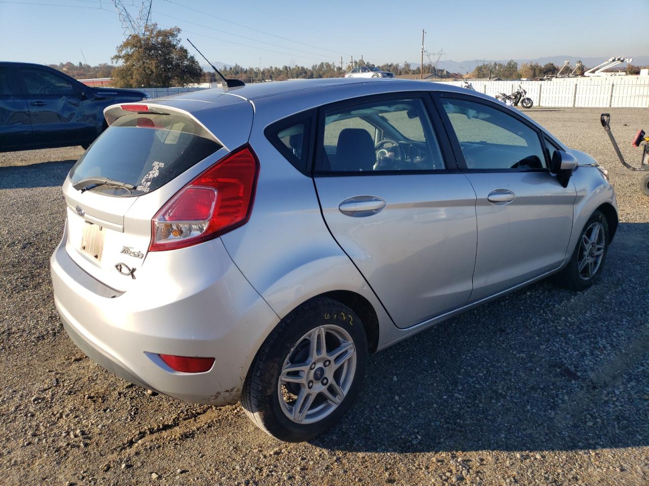 VIN 3FADP4EJ4KM105183 2019 FORD FIESTA no.3