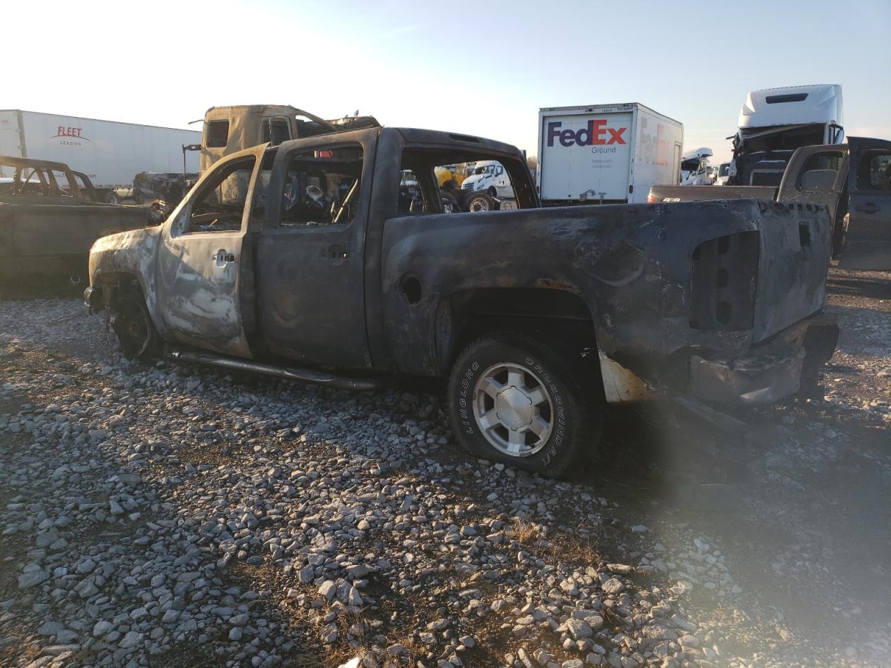 2007 Chevrolet Silverado - Image 2