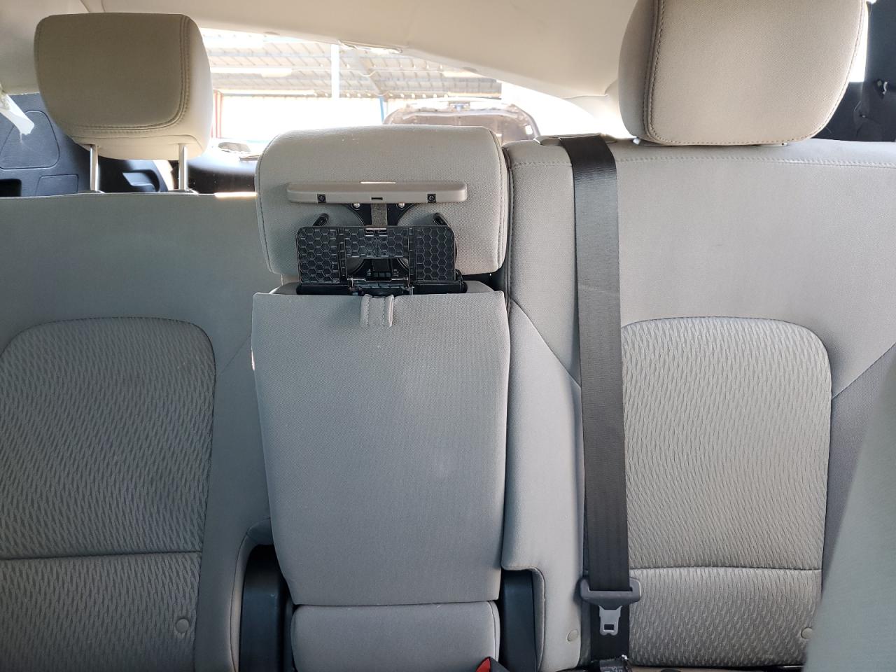 2017 Hyundai Santa Fe - Image 10