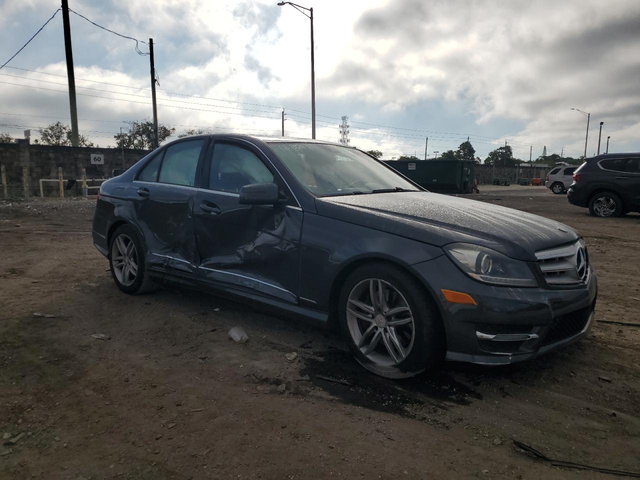 VIN WDDGF8AB4DR293176 2013 MERCEDES-BENZ C-CLASS no.4