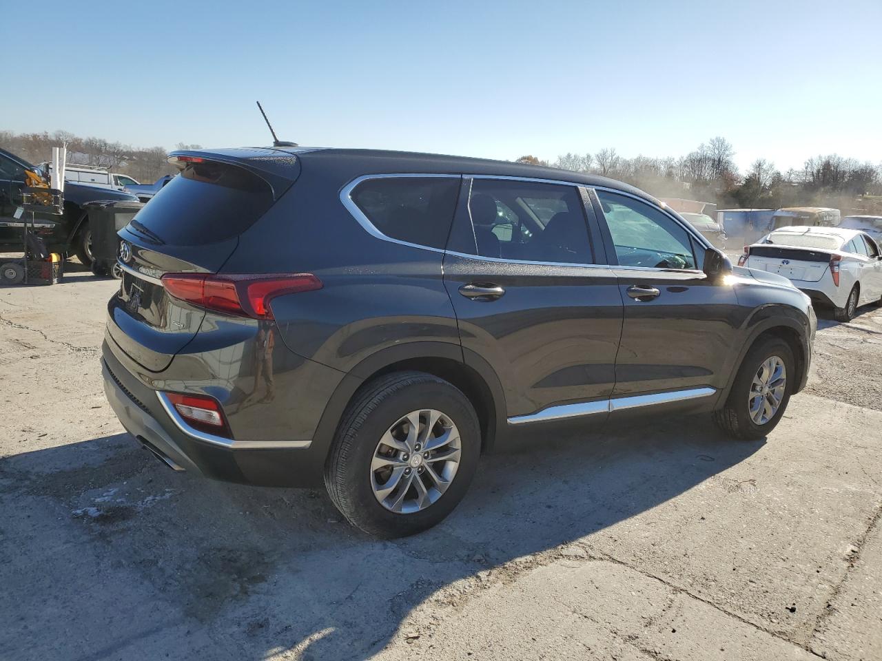 2020 Hyundai Santa Fe - Image 3