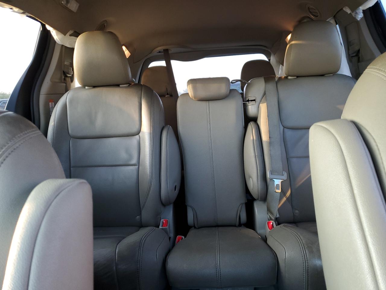 2017 Toyota Sienna - Image 10