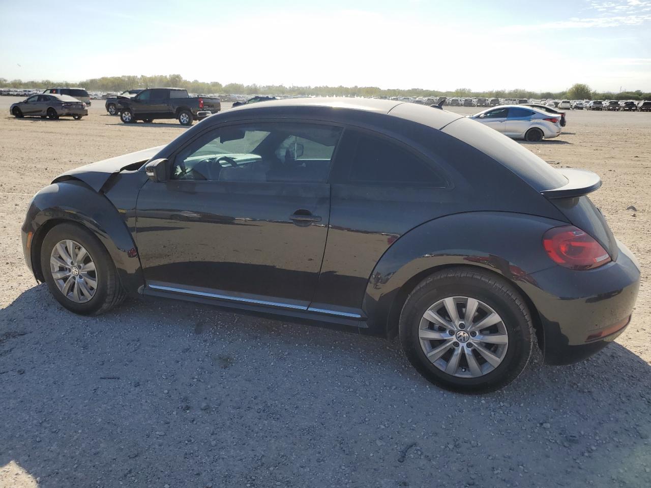 2019 Volkswagen Beetle - Image 2