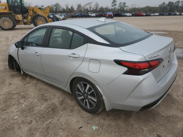  NISSAN VERSA 2021 Srebrny