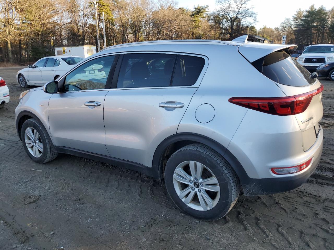 VIN KNDPMCACXJ7374024 2018 KIA SPORTAGE no.2