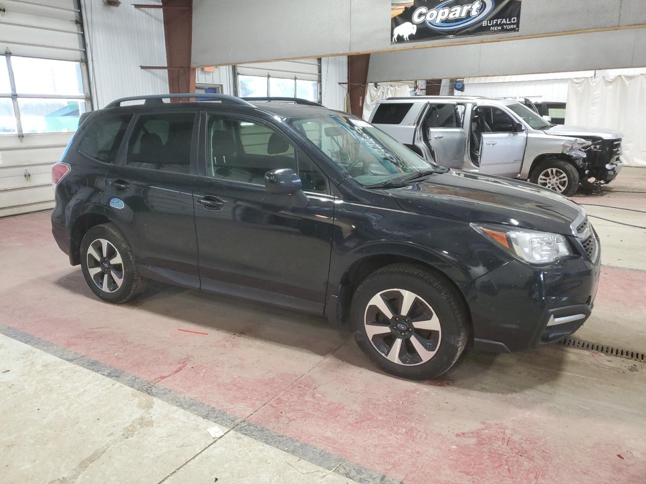 VIN JF2SJAEC5JH592899 2018 SUBARU FORESTER no.4