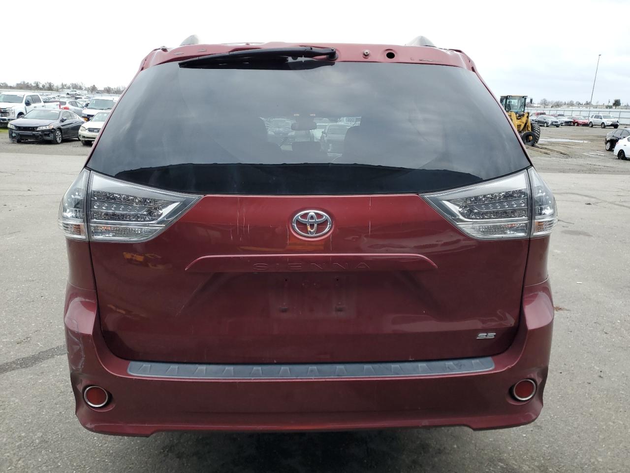 VIN 5TDXZ3DC3HS779056 2017 TOYOTA SIENNA no.6