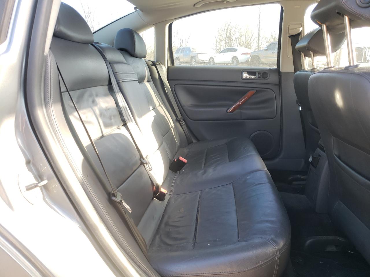 2004 Volkswagen Passat - Image 10