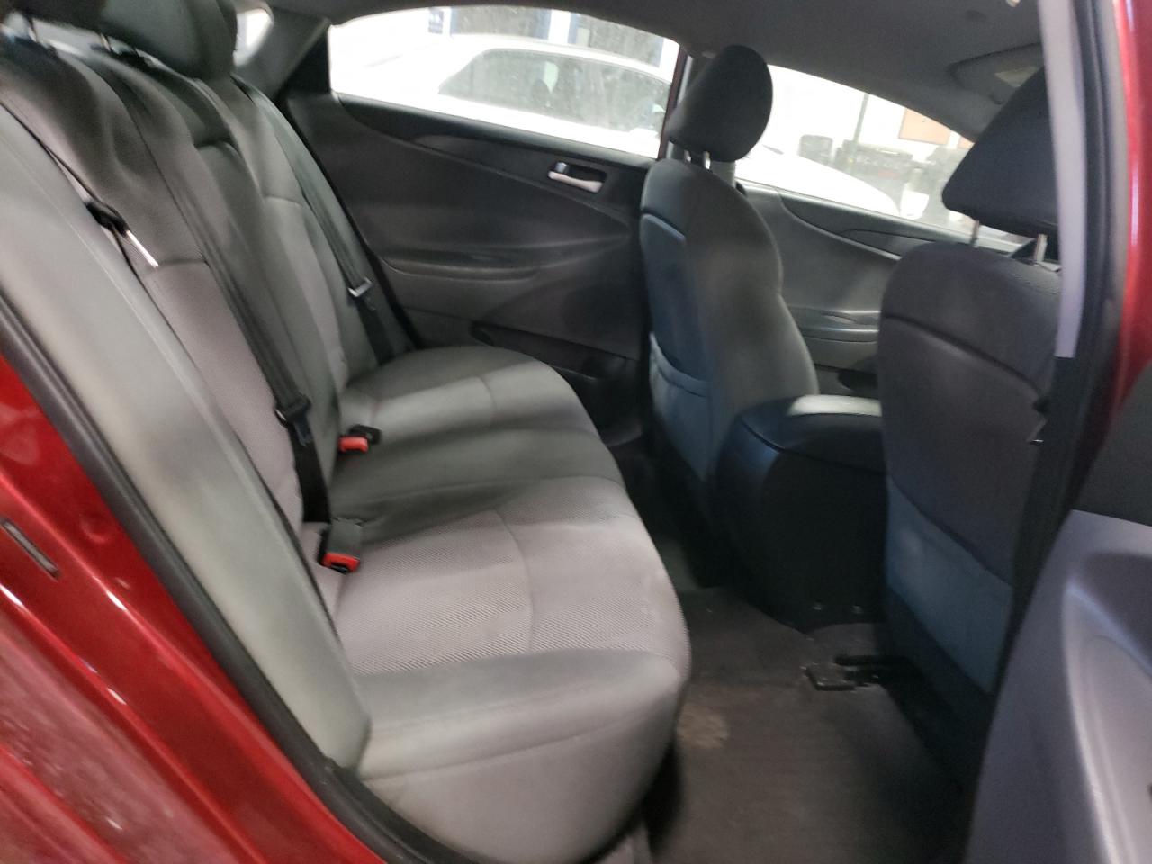 2014 Hyundai Sonata - Image 11