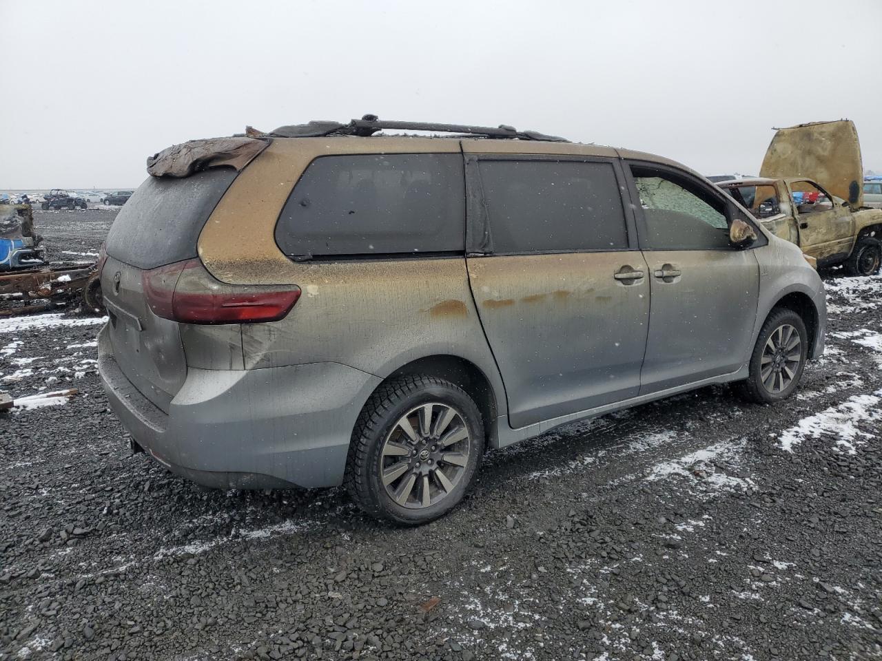 2018 Toyota Sienna - Image 3