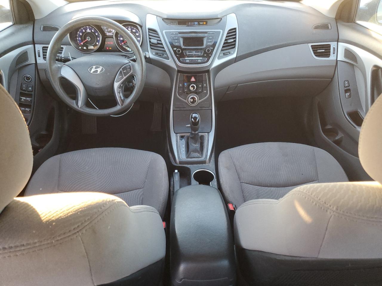 2015 Hyundai Elantra - Image 8