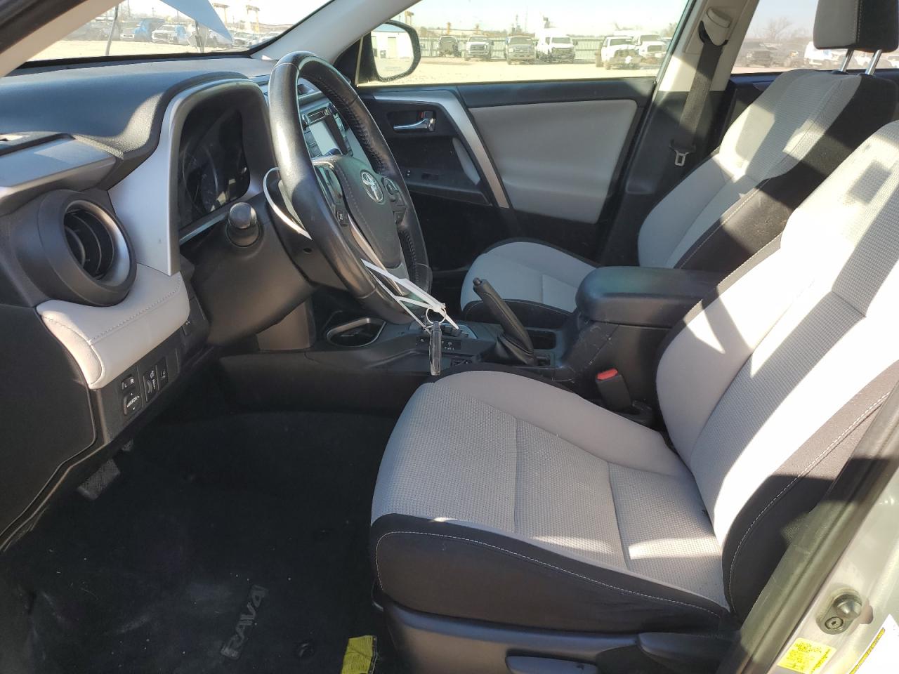 VIN JTMRFREV4JJ211308 2018 TOYOTA RAV4 no.7