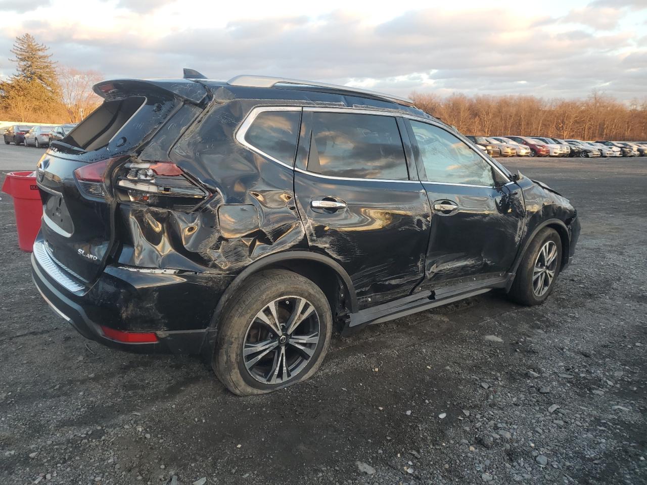 2018 Nissan Rogue - Image 3