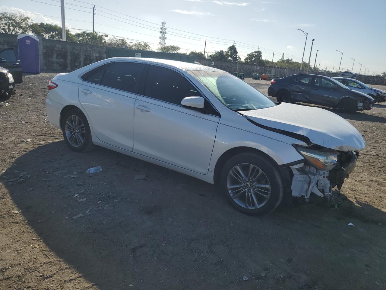 VIN 4T1BF1FK7HU415709 2017 TOYOTA CAMRY no.4