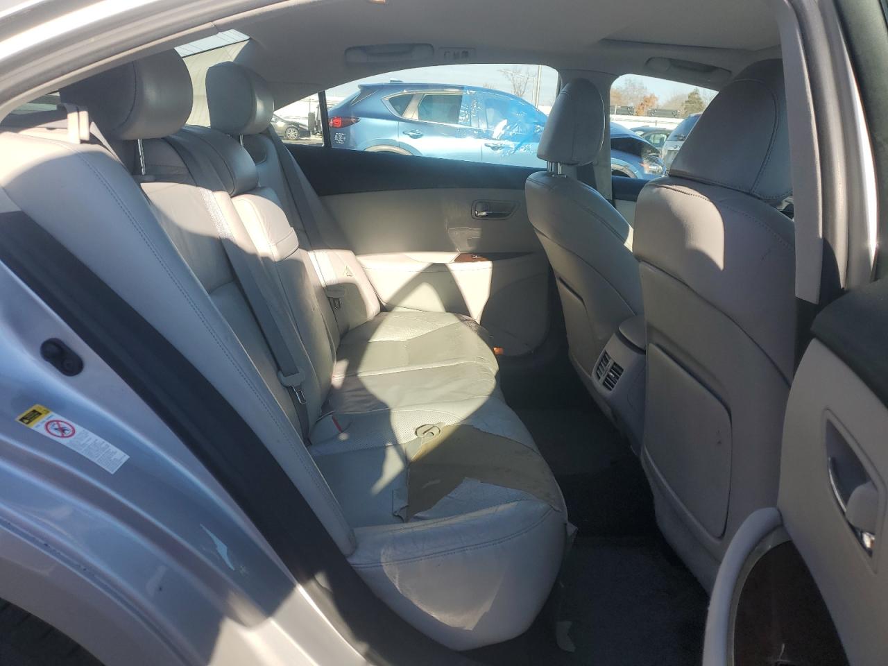 2010 Lexus ES - Image 10