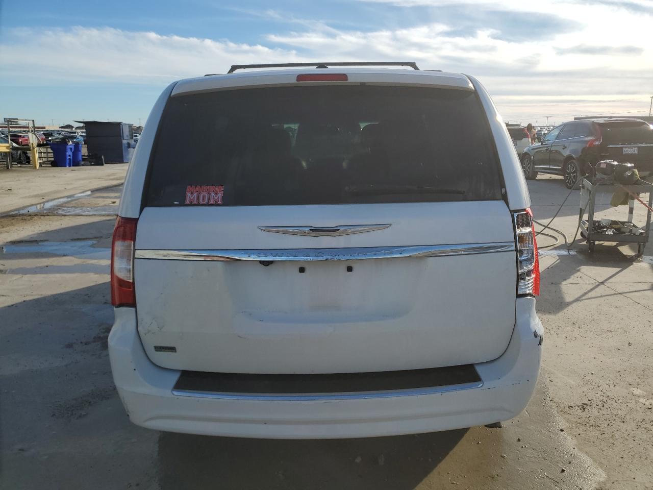 2014 Chrysler Town & Country - Image 6