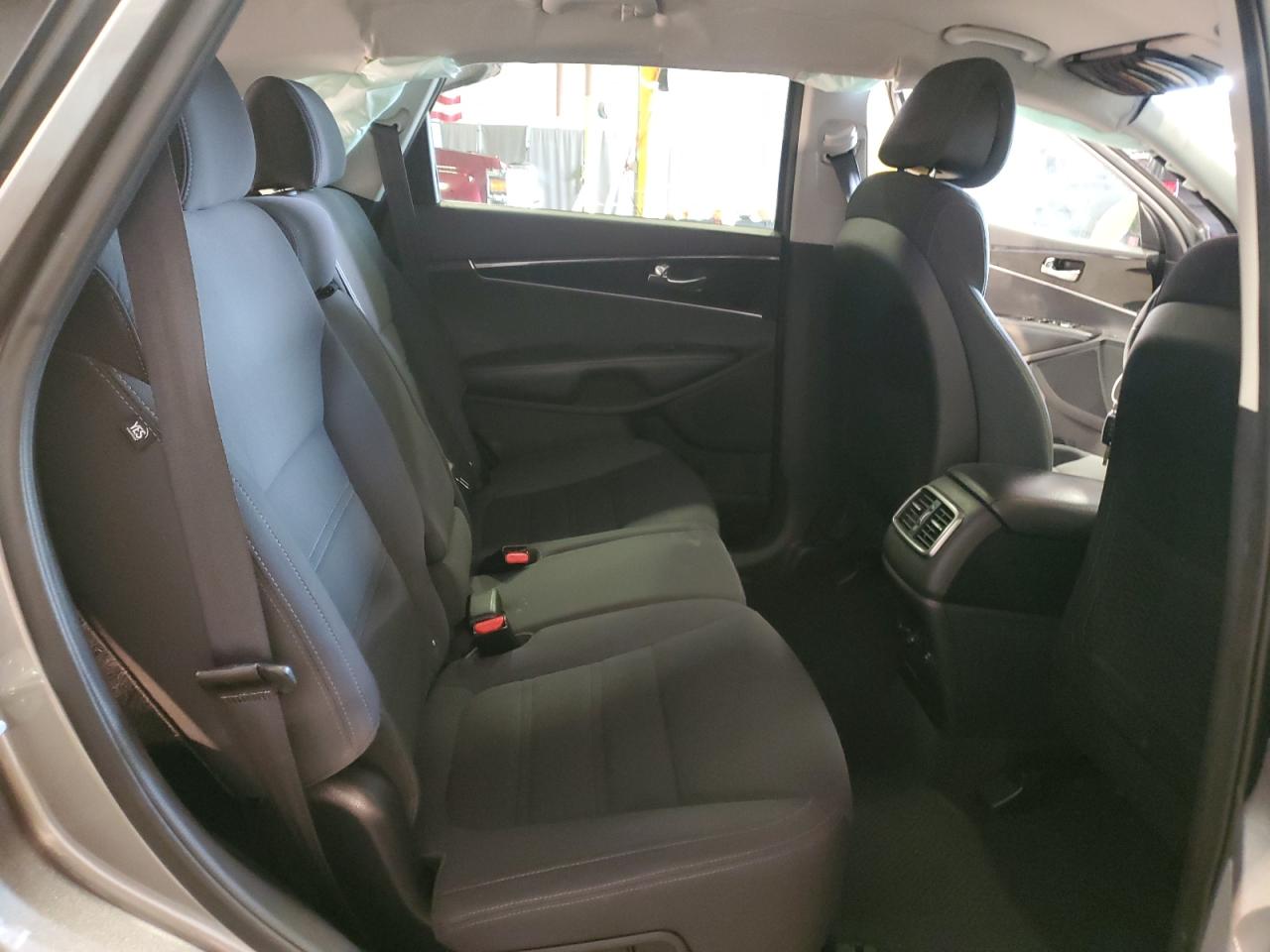 2016 Kia Sorento - Image 11