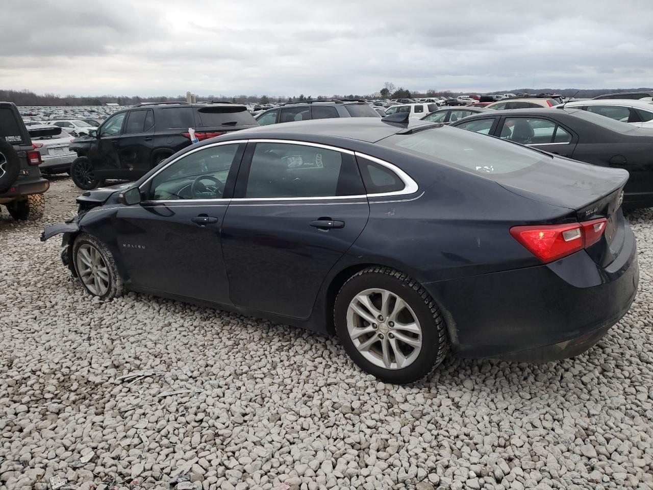 VIN 1G1ZE5ST7GF185323 2016 CHEVROLET MALIBU no.2