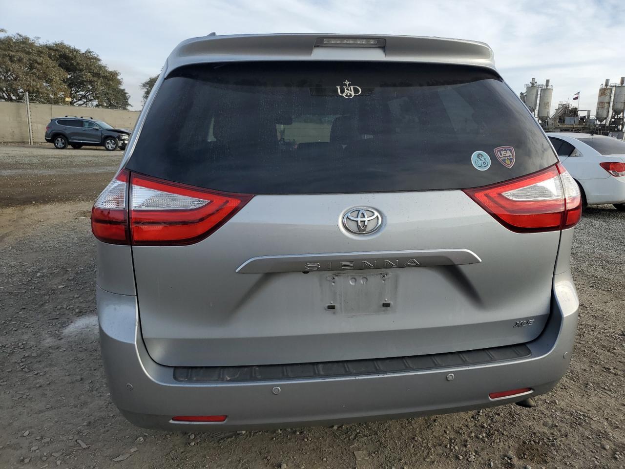 2015 Toyota Sienna - Image 6