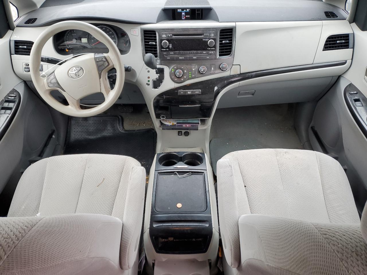2012 Toyota Sienna - Image 8