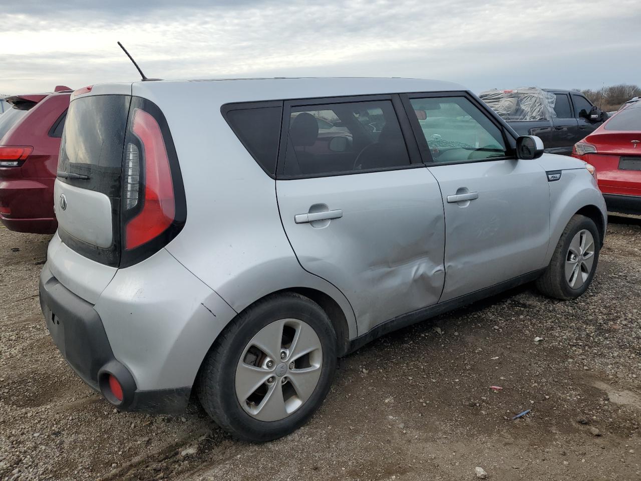 VIN KNDJN2A25G7840715 2016 KIA SOUL no.3