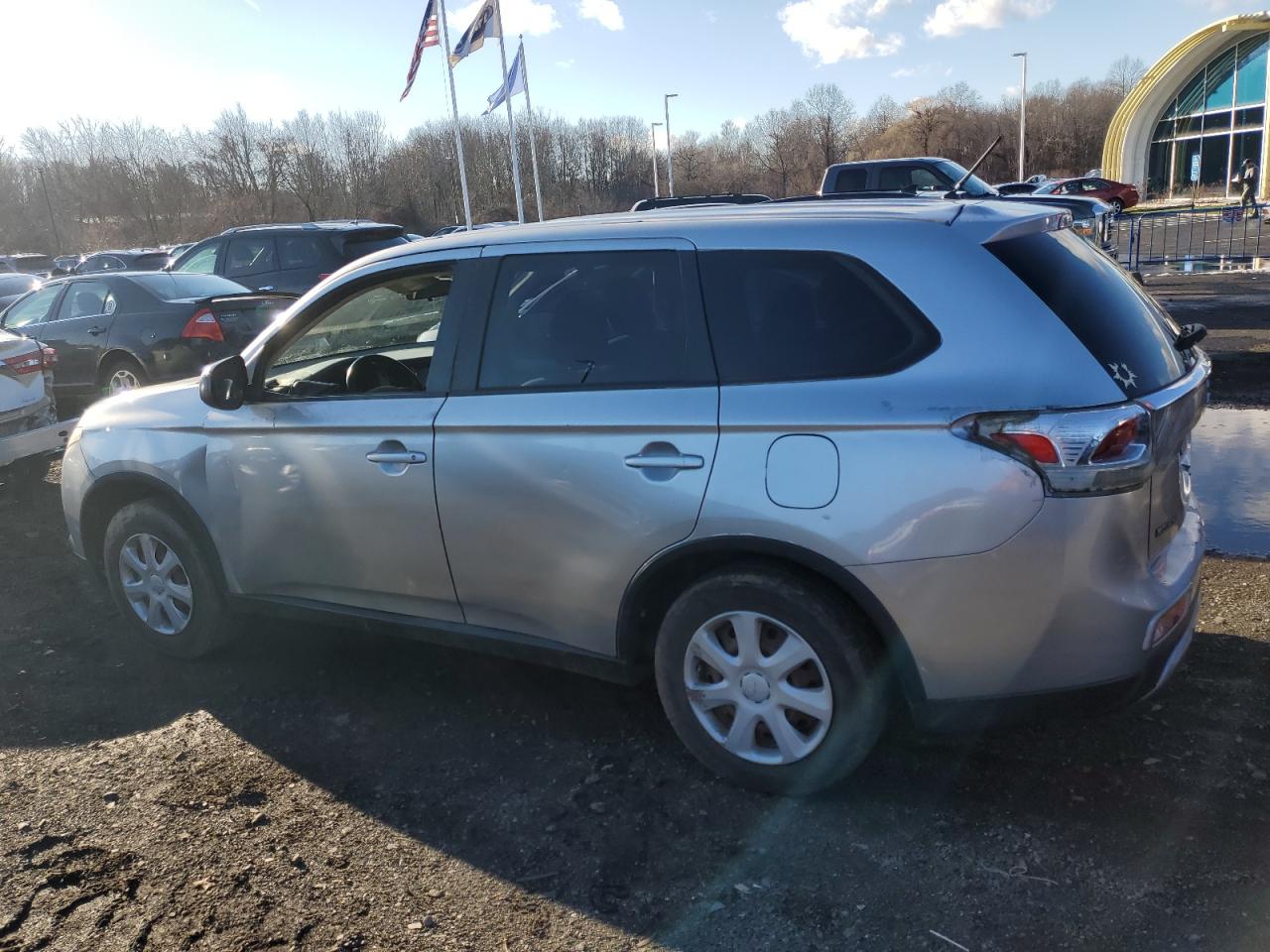 VIN JA4AD2A38FZ002817 2015 MITSUBISHI OUTLANDER no.2