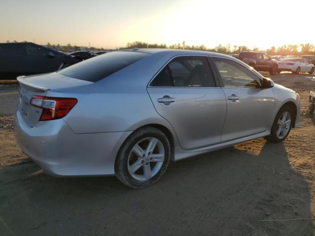  TOYOTA CAMRY 2012 Серебристый