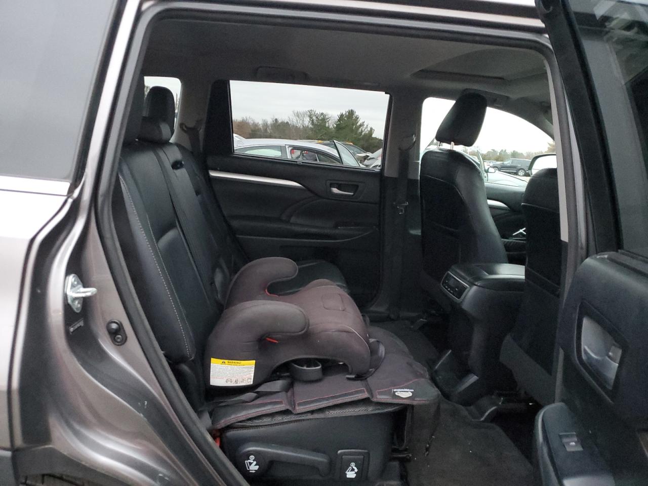 2014 Toyota Highlander - Image 11